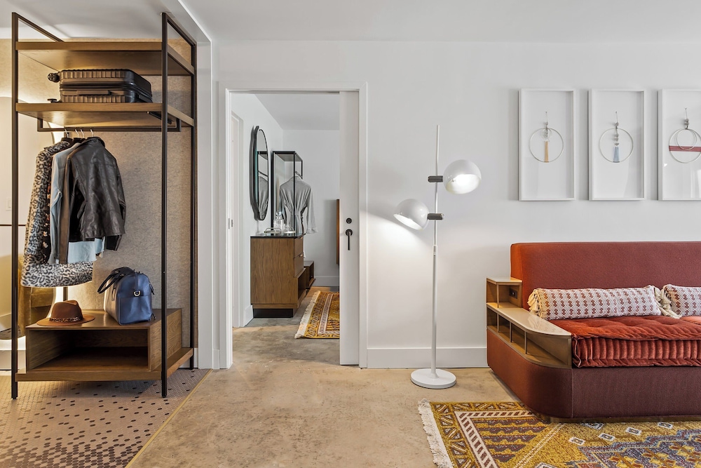 Suite, 1 Bedroom, Courtyard View - Photo 7