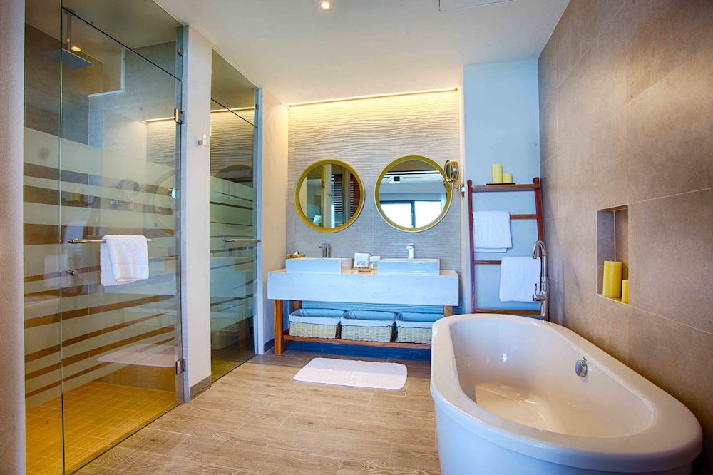 Signature Suite, 2 Bedrooms (Ocean View) - Photo 6