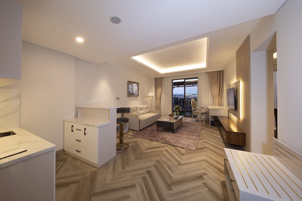 Grand Suite, Garden View - Photo 18