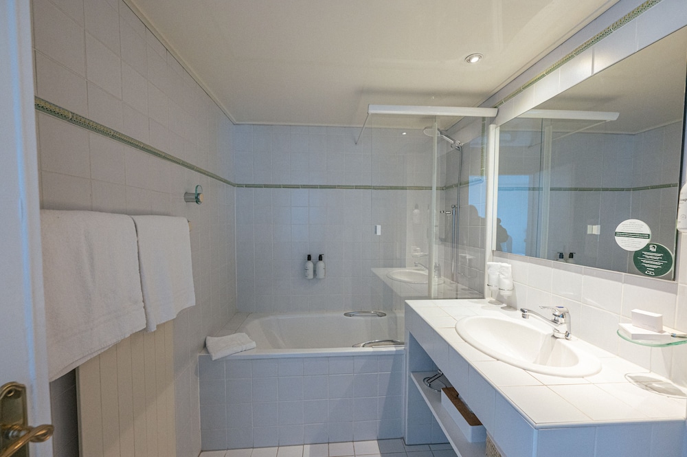 Signature Room, Lake View photo 2