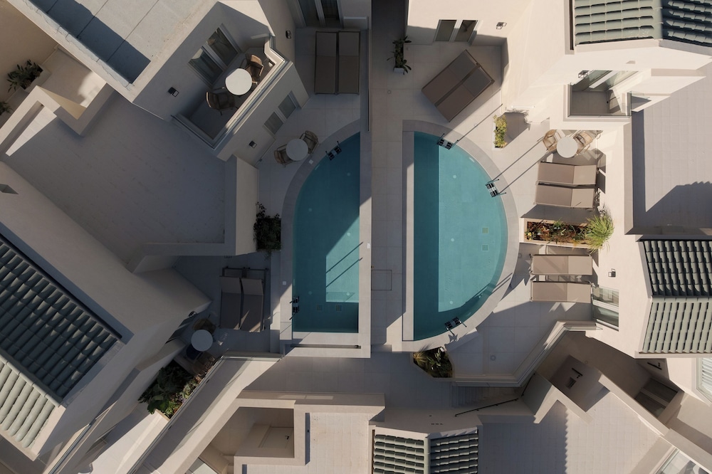 Premium Suite Sharing Pool - Photo 7