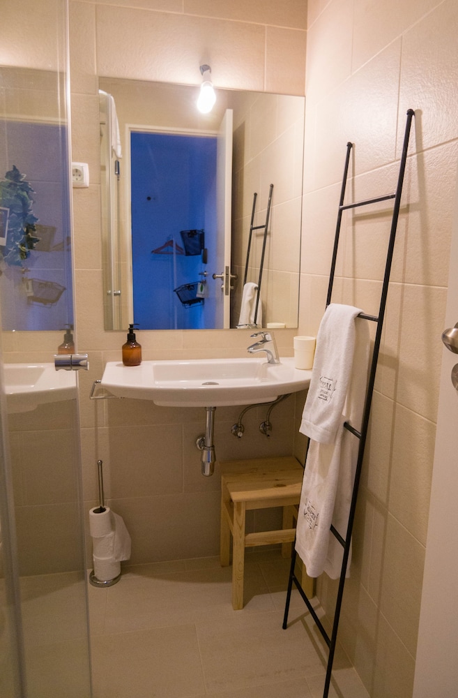 Basic Double or Twin Room, 1 Bedroom, Balcony, Corner photo 2