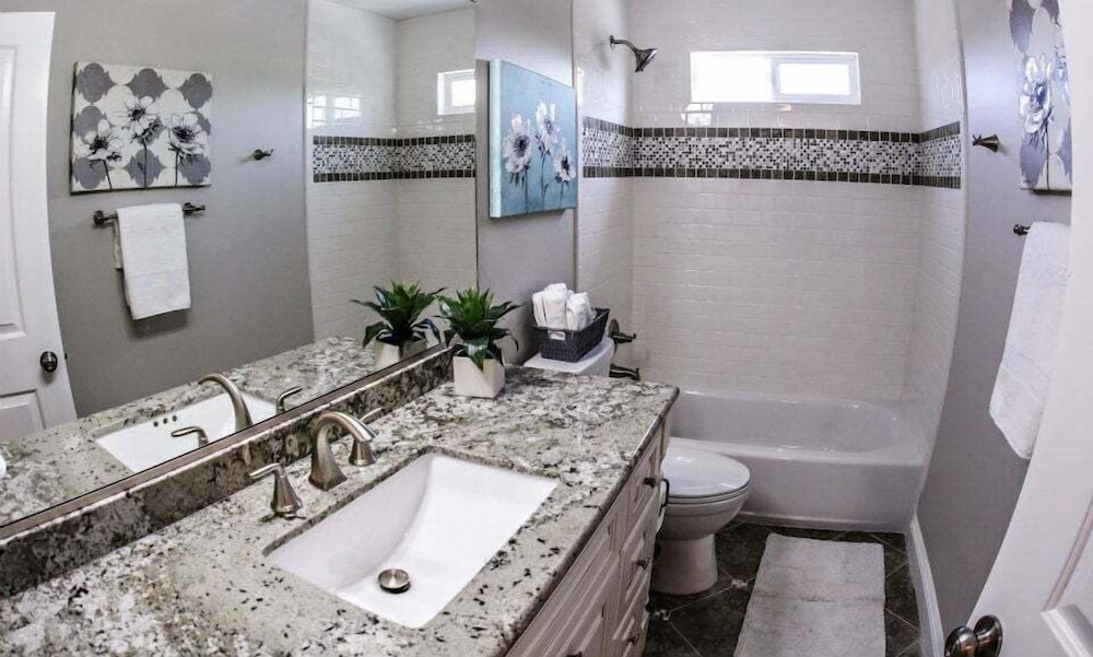 House, Multiple Beds, Kitchen, City View (Destination #37) photo 3