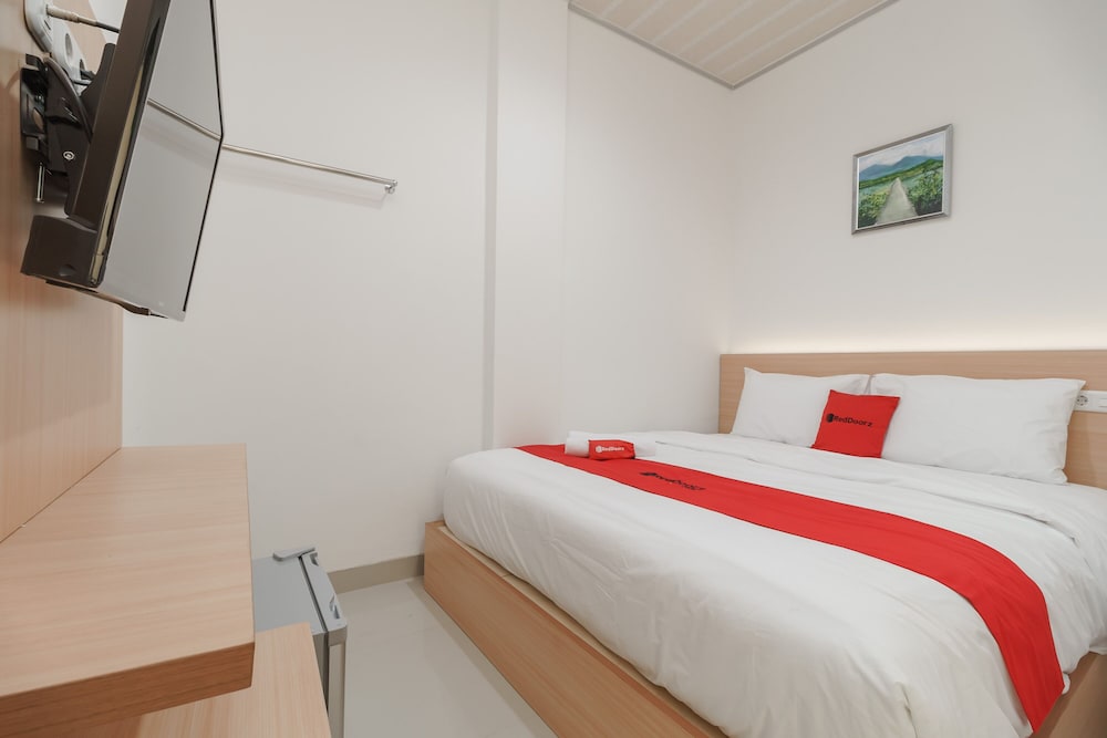 Double Room (RedDoorz)