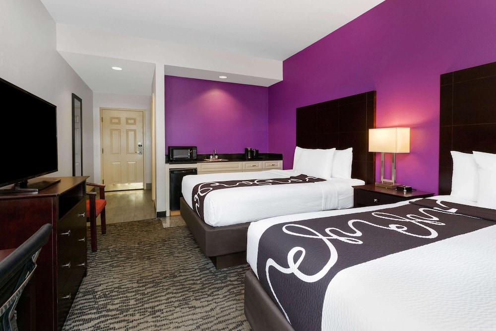 Room, 2 Queen Beds, Non Smoking - Photo 4