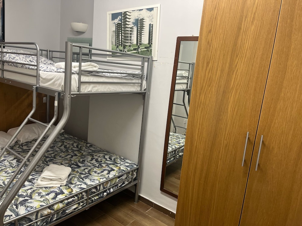 Family Triple Room, 1 Bedroom, Ensuite photo 3