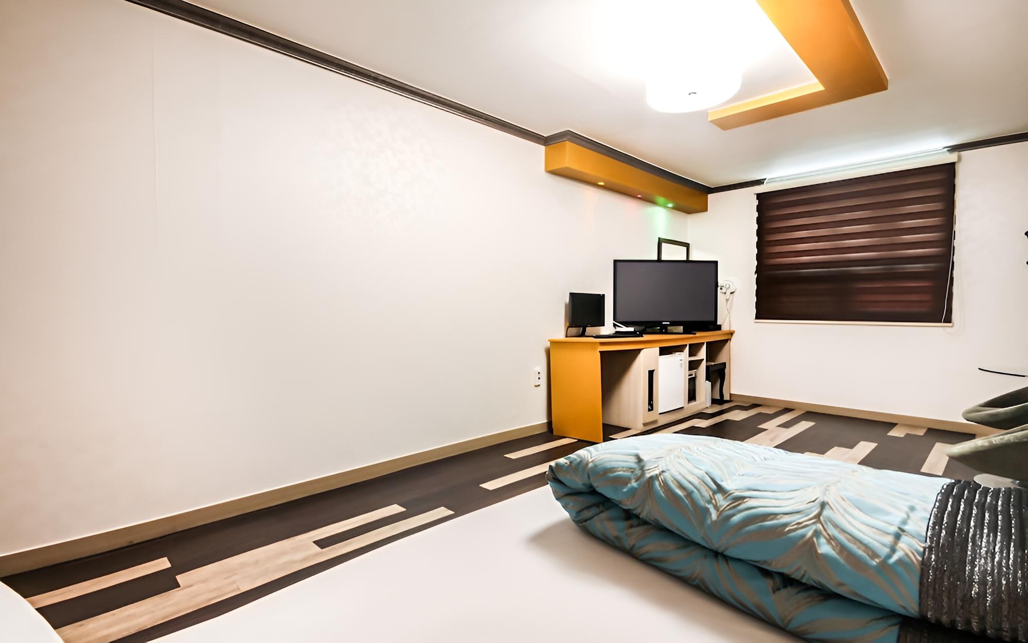 Room (Standard Room) - Photo 3