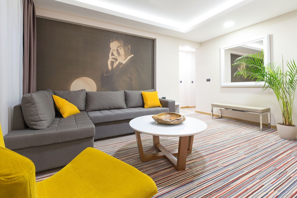 Signature Suite, 1 King Bed with Sofa bed, Non Smoking, Balcony photo 1