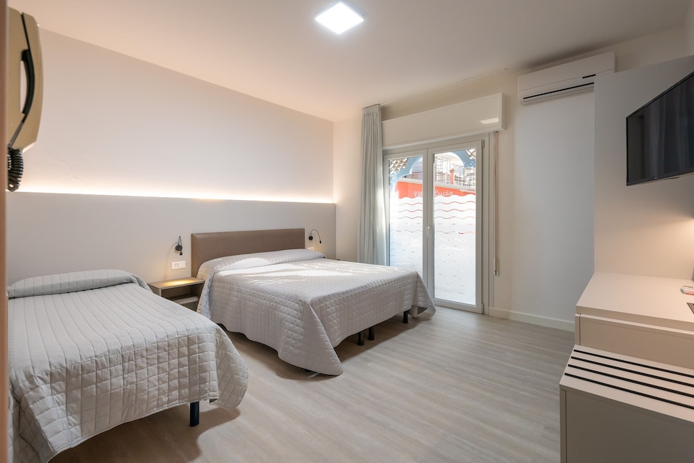 Economy Double Room photo 2
