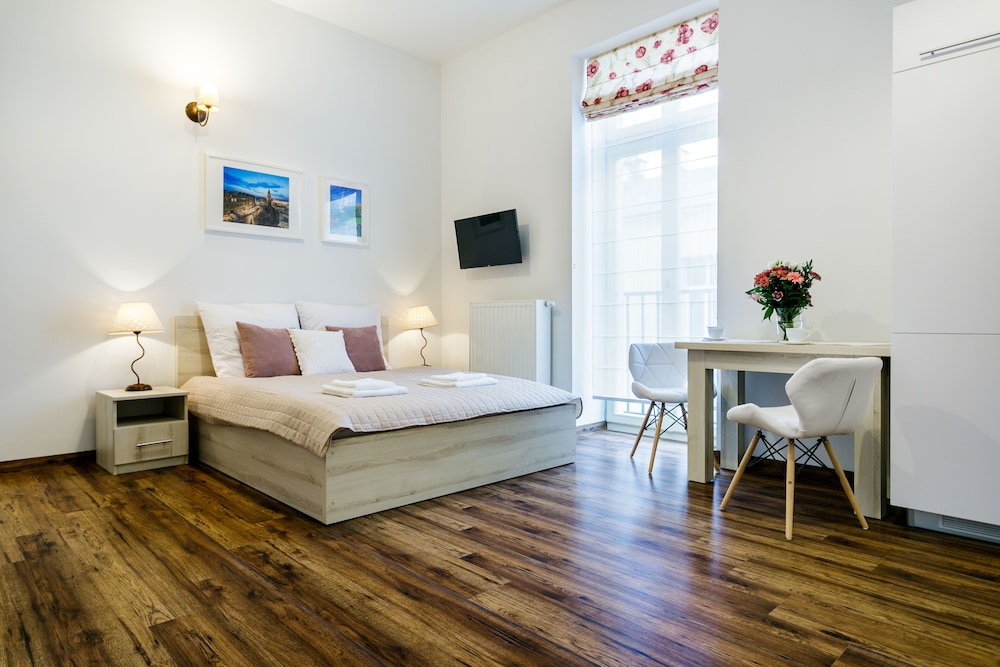 Classic Studio Suite, 1 Queen Bed, Courtyard View (Topolowa 8 st.)