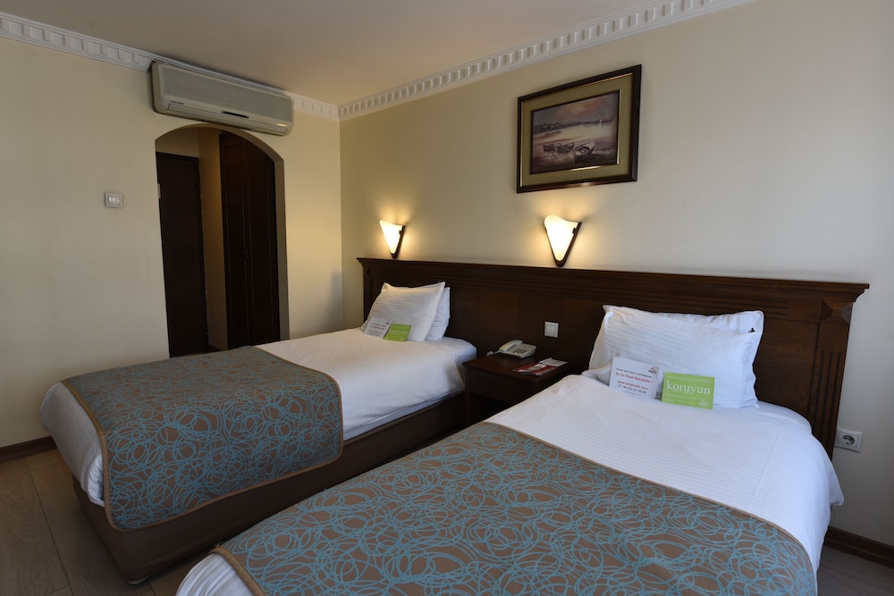 Standard Twin Room photo 3
