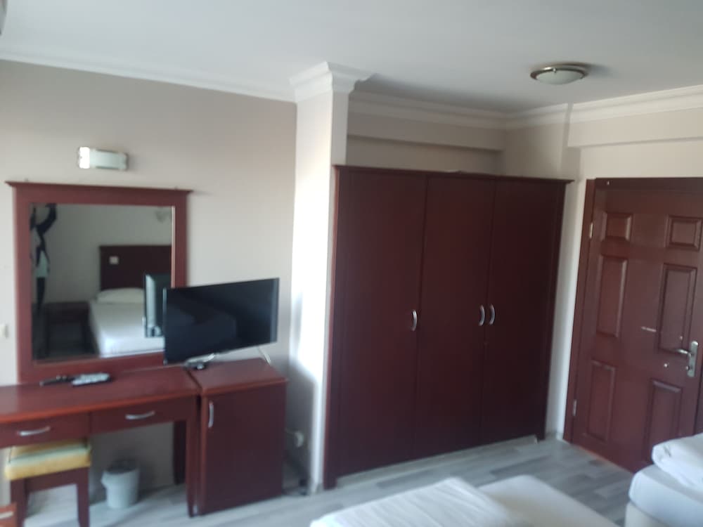 Basic Triple Room photo 2