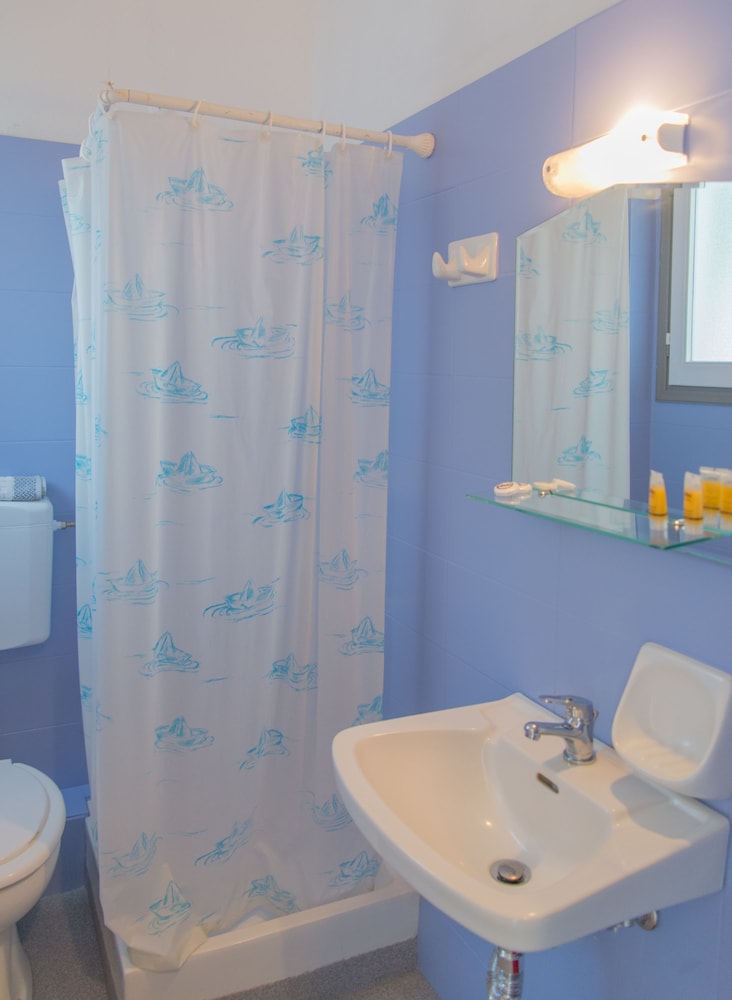 Standard Triple Room photo 2