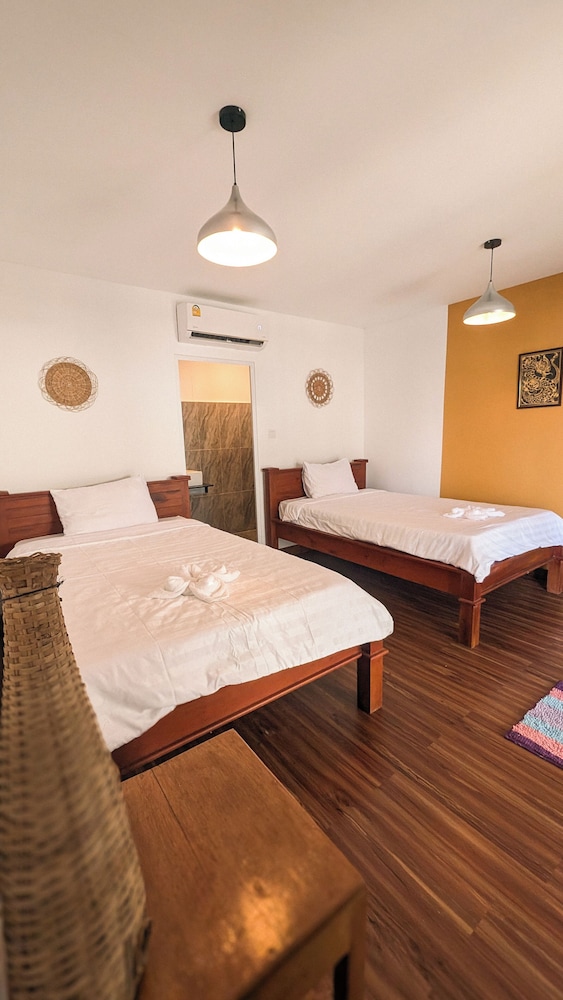 Classic Twin Room, Partial Ocean View