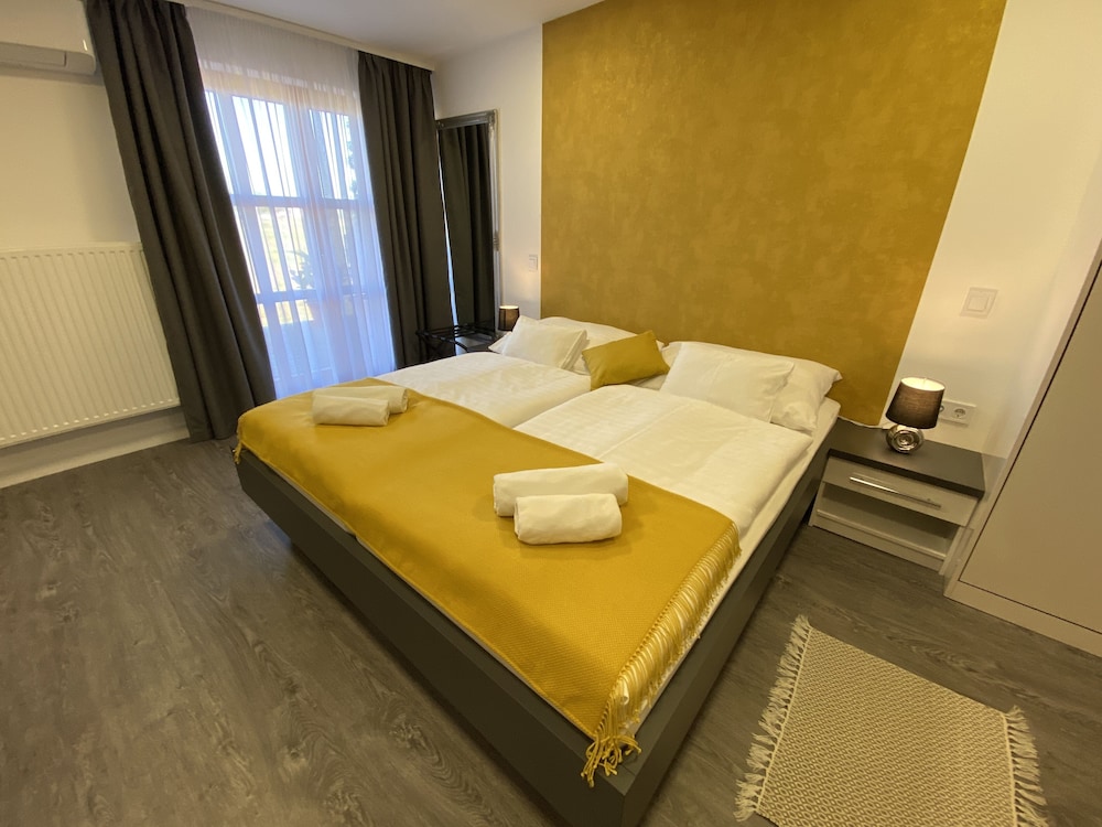 Deluxe Triple Room (7) photo 2
