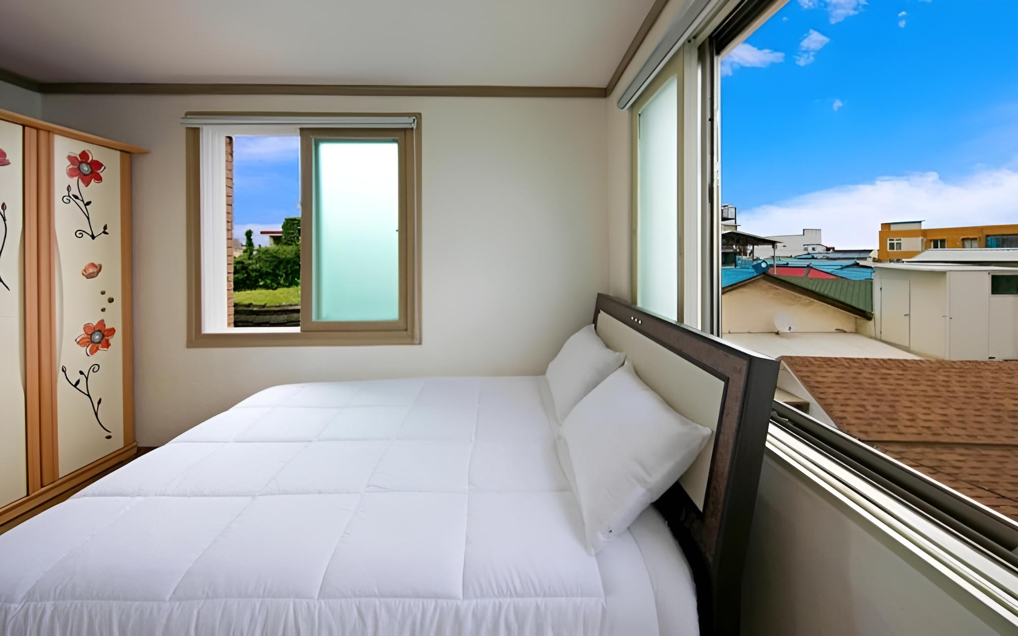 Room (Room 202 (Bed))