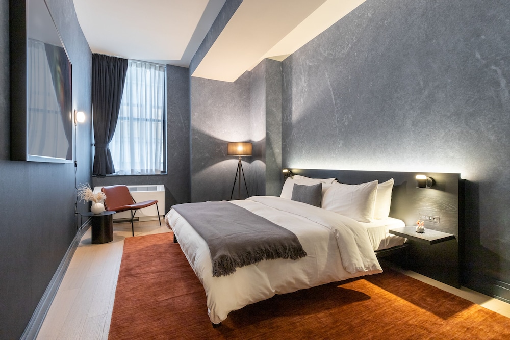 1 Bedroom Plus, 2 Bath (Accessible)