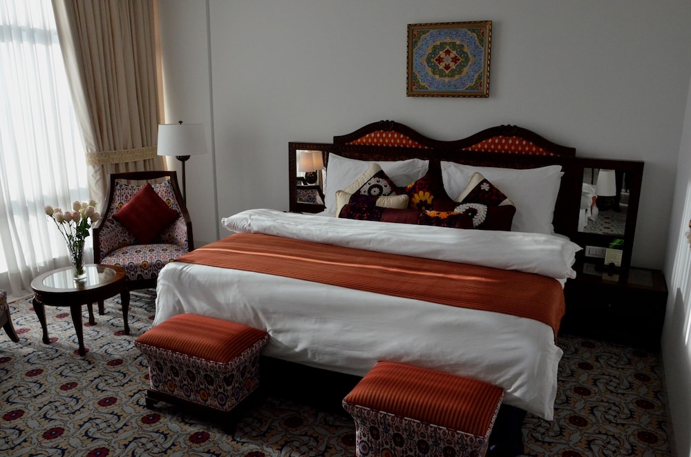 Executive Suite (Free access to Resident Lounge)