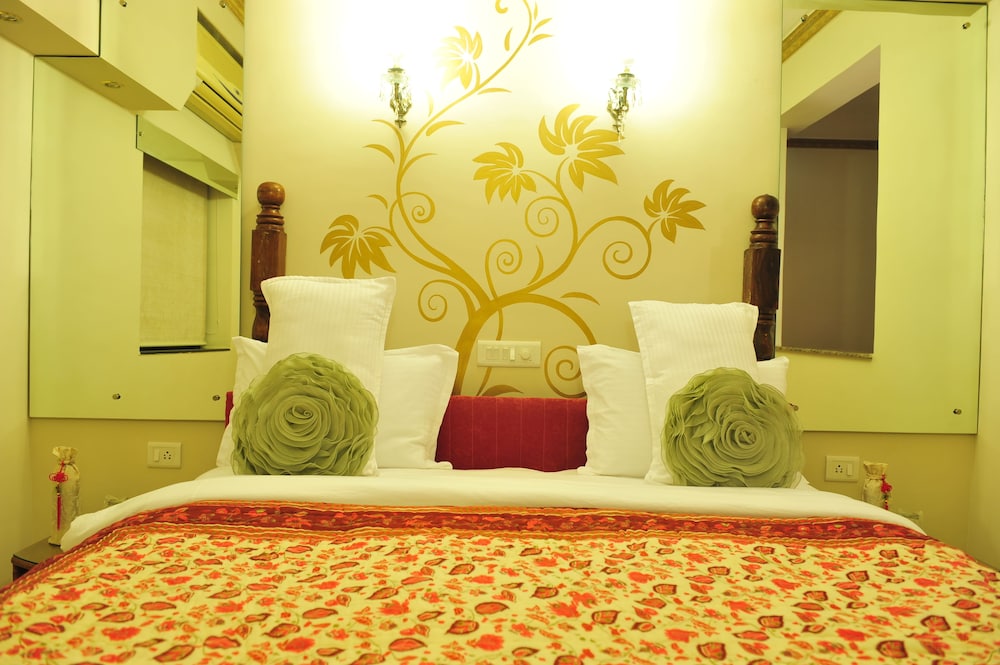 Luxury Deluxe photo 3