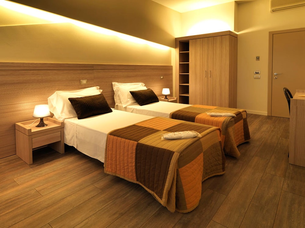 Superior Double or Twin Room - Photo 3