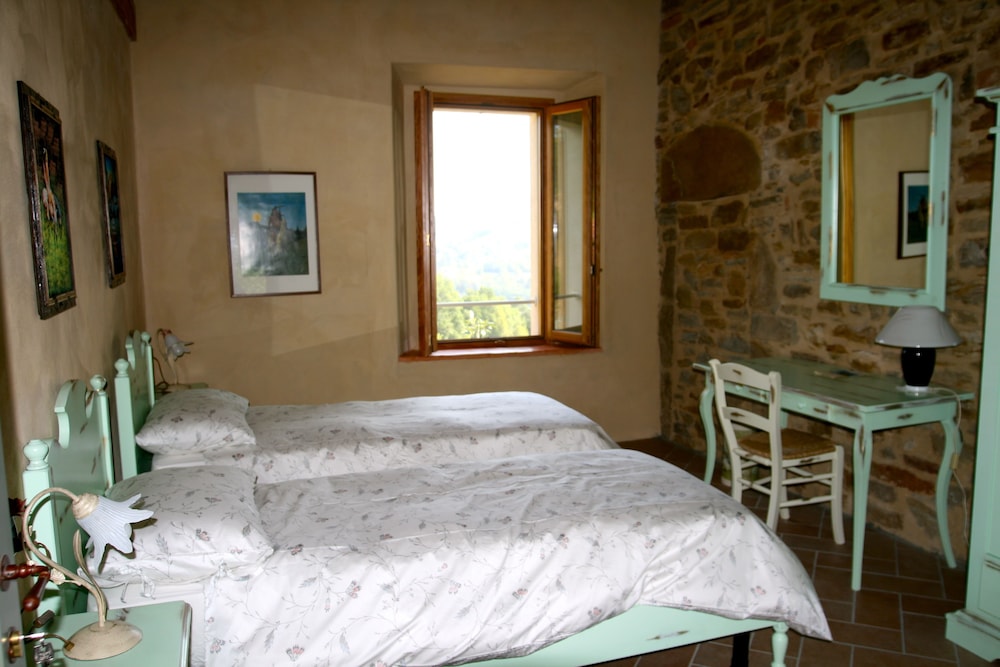 Twin Room, 2 Twin Beds, Ensuite (Salvia) photo 1