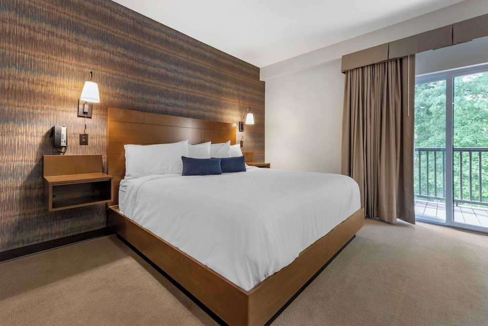 Suite, 1 King Bed, Accessible, Non Smoking - Photo 4