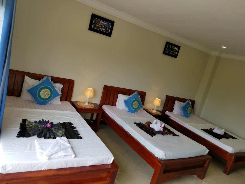 Triple Room (with Fan) photo 1