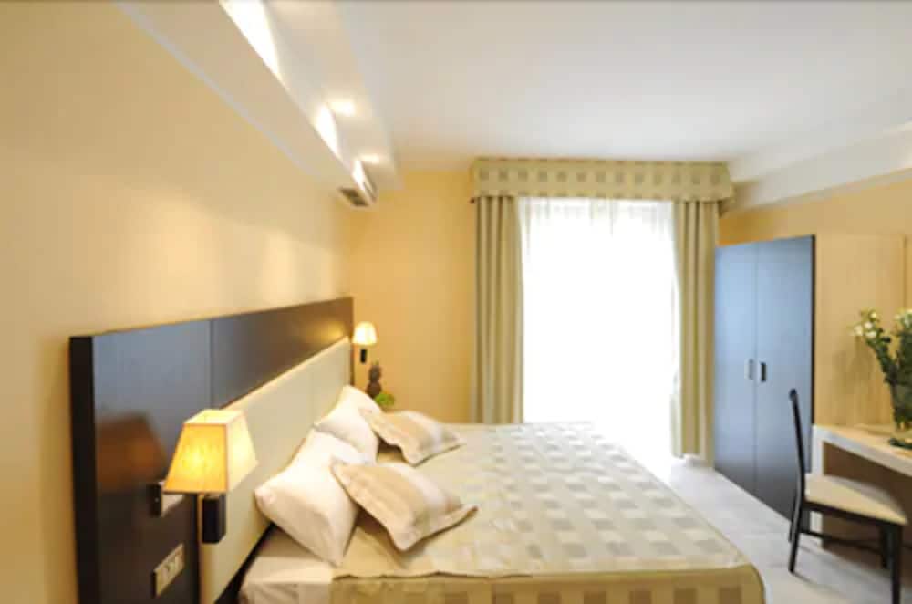 Standard Double or Twin Room - Photo 4