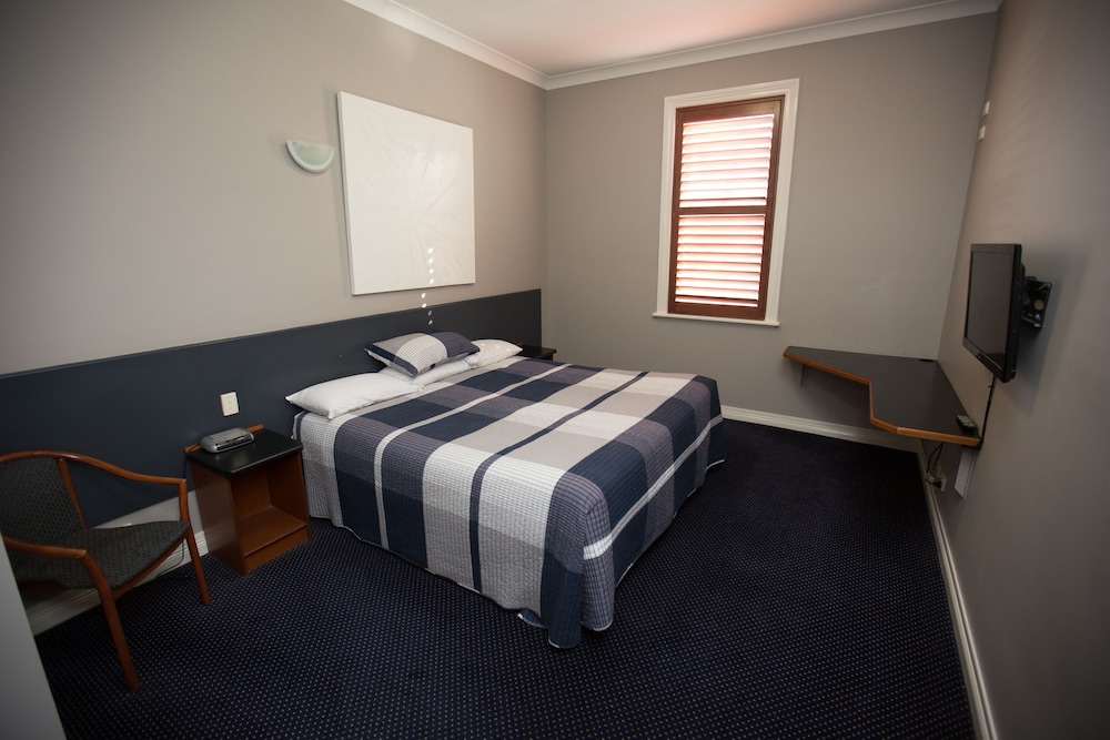 Deluxe King Room photo 1