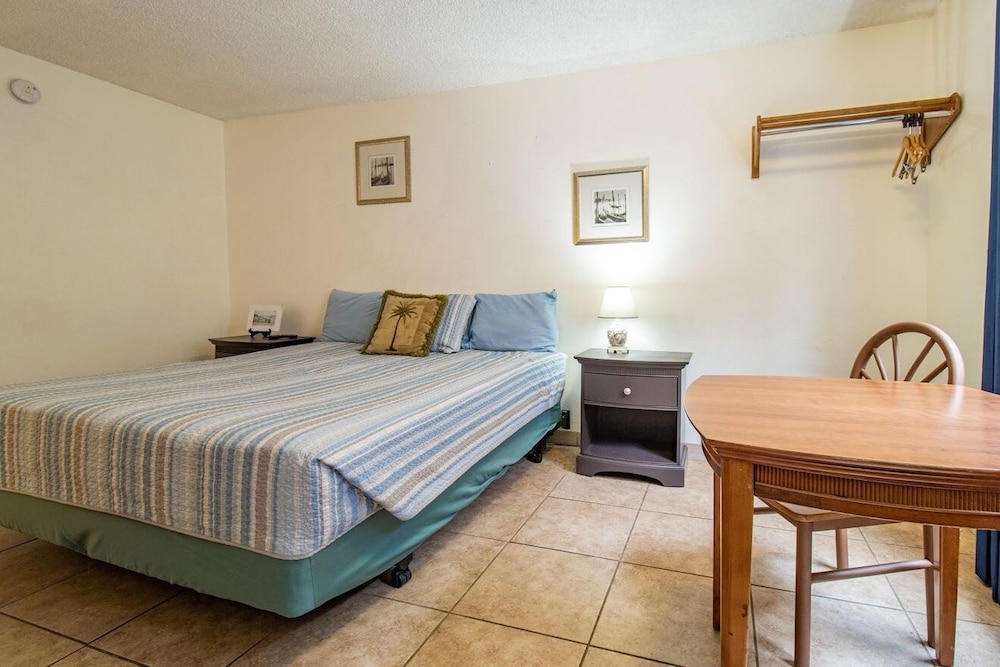 Classic Room, 1 King Bed photo 2