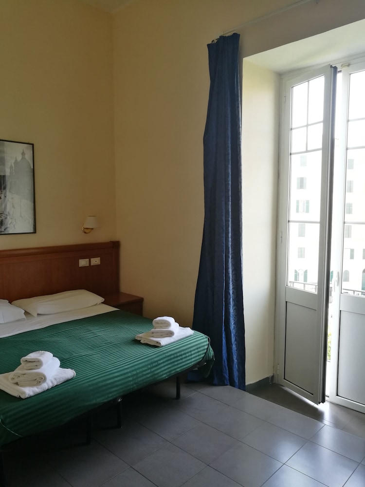 Double or Twin Room photo 3
