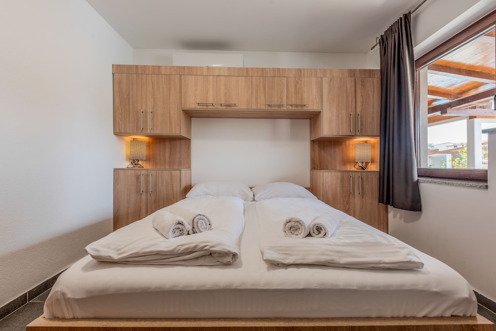 Room Standard with pool view for 2