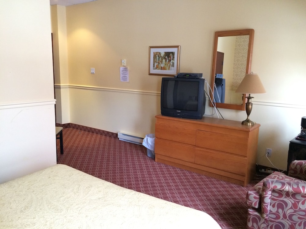 Classic Room, 1 King Bed photo 3