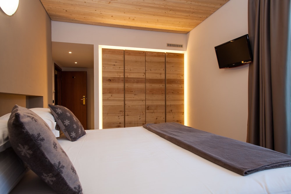 Superior Double or Twin Room photo 3