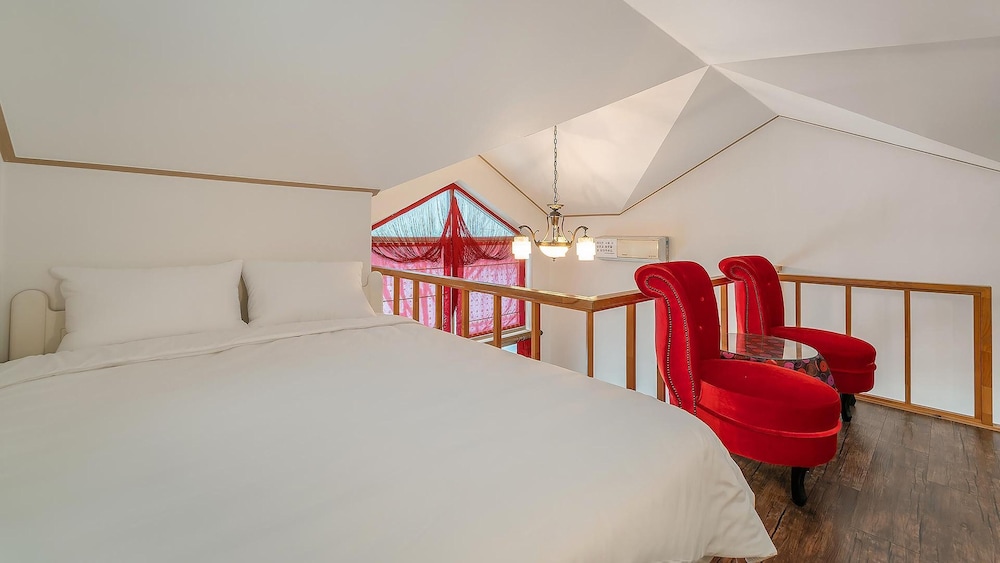 Basic Room, 1 Bedroom (Red (Pet/River View)) - Photo 9