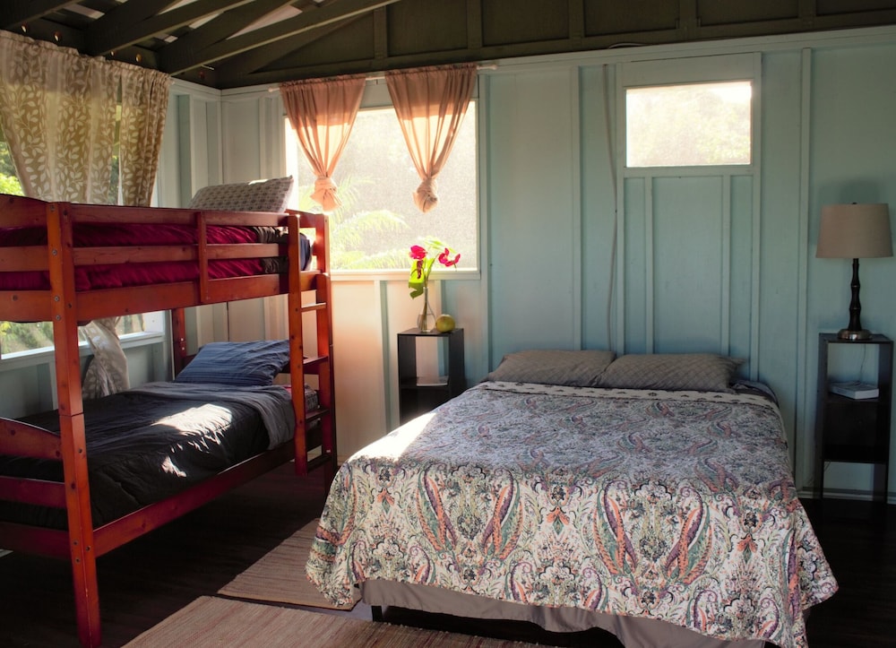 Premium Cabin, Multiple Beds, Private Bathroom (Ocean Vista) photo 1