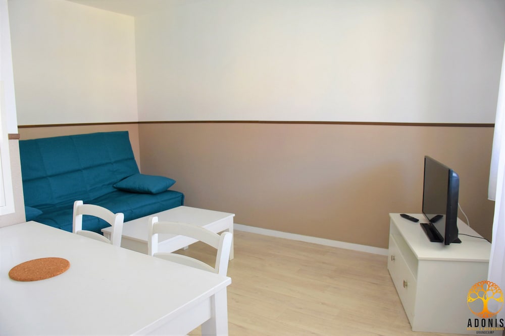 Apartment, 1 room, Balcony ( 2-4 pax) Ground Floor photo 3