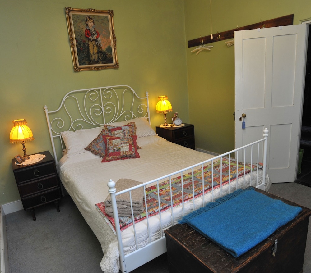 Classic Cottage, 2 Bedrooms, Terrace, Garden View photo 1