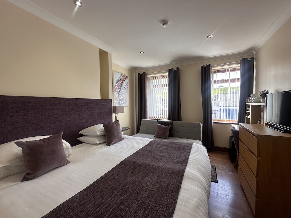 Double or Twin Room, Ensuite - Photo 7