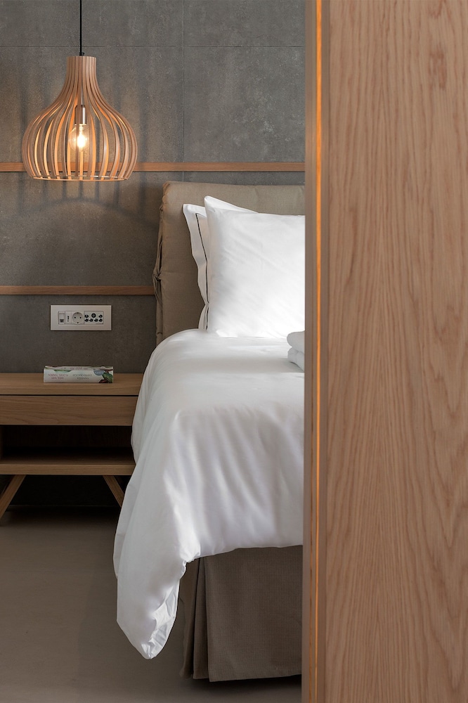 Superior Suite, Pool View