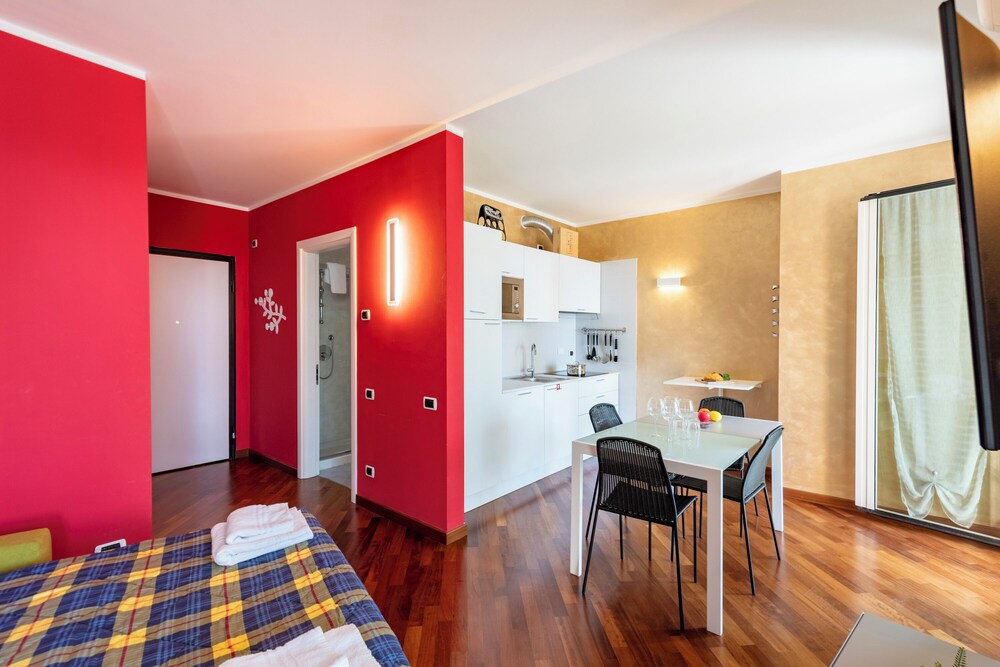 Standard Studio (Charming Apartment Genova City View)
