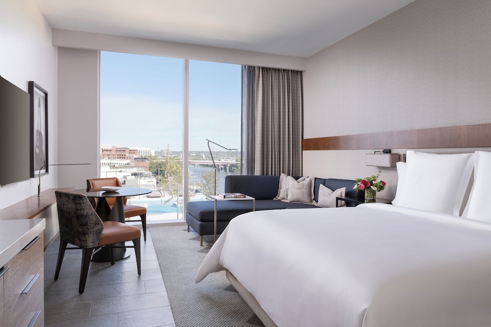 Room, 1 King Bed, River View