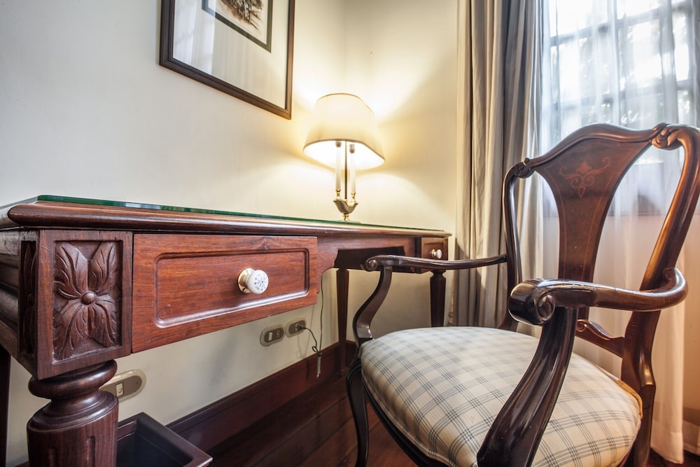 Deluxe Double Room, 1 King Bed, Pool View photo 3