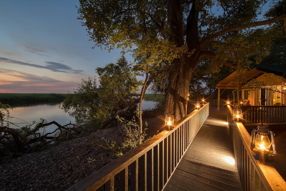 Honeymoon Suite, 1 Bedroom, Refrigerator, River View photo 3