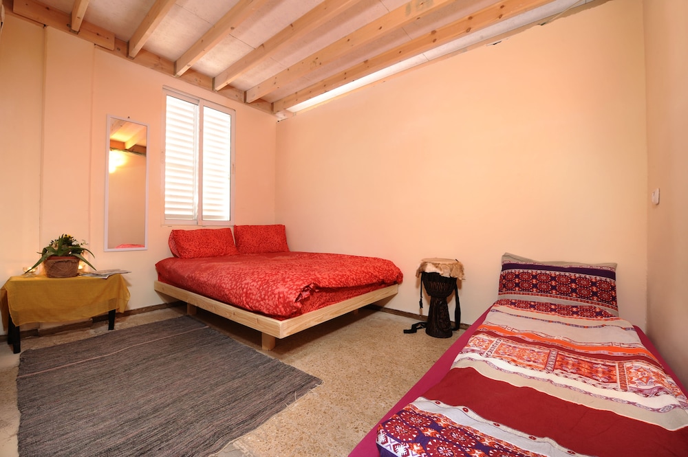 Family Room, 4
