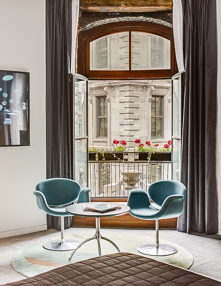 Suite, Corner - Photo 4