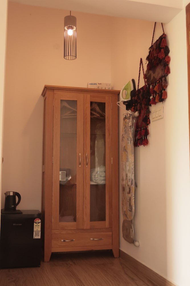 Classic Double Room, Non Smoking, Private Bathroom photo 2