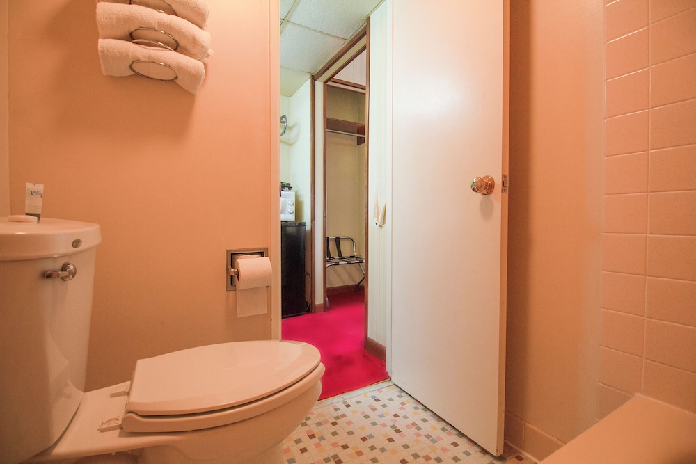Suite, 1 King Bed - Photo 13