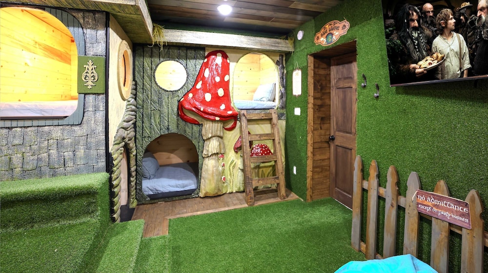 Gandalf s Getaway Indoor Pool Theater Arcade Firepit Book Now, Photo 14