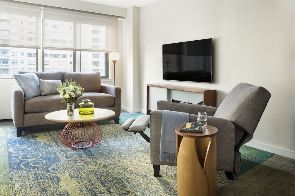 Junior Suite, 1 King Bed, Garden View
